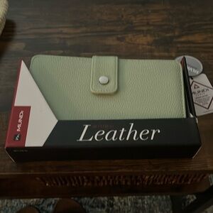 NWT Sage Leather MUNDI Wallet